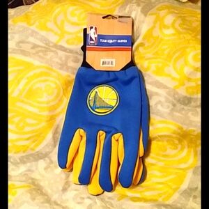 WINTER SPECIAL,,BRAND NEW GOLDEN STATE WARRIORS GLOVES
